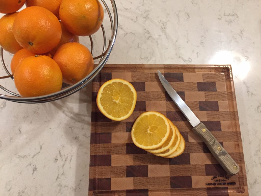 Cut oranges in thin slice